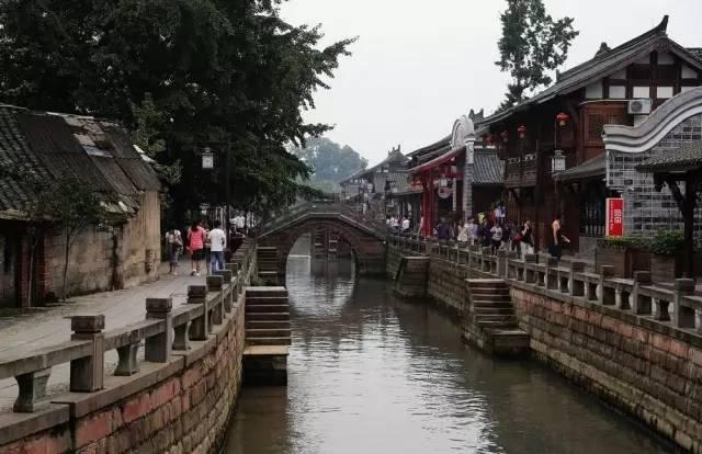 寒潮蓝色预警!甘肃多条高速实施临时交通管制